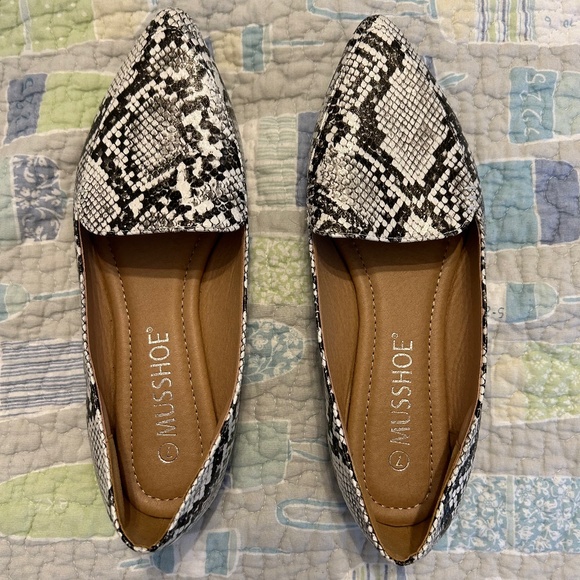 💰FINAL PRICE DROP💰Like new Musshoe snake print women’s/ladies flats - Picture 1 of 2